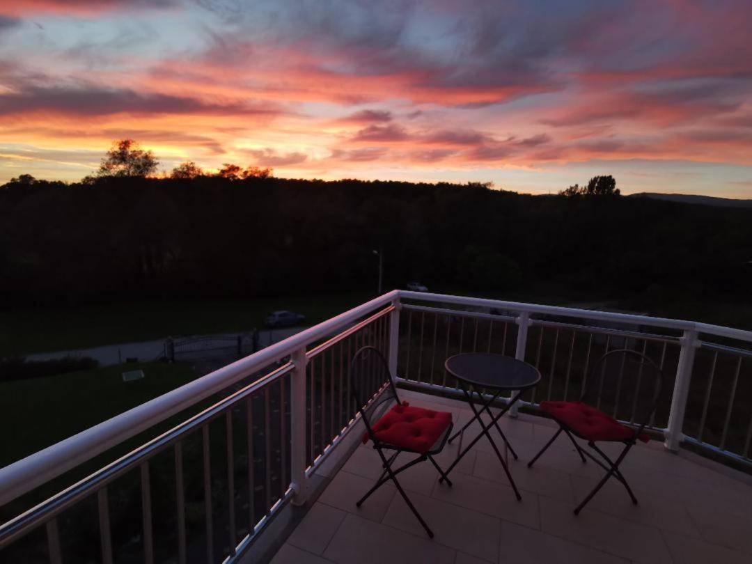 Astarea - Luxe Penthouse In Nature - Jacuzzi - Free Private Parking - Terrace & Balcony - Peace Zagreb Exterior photo