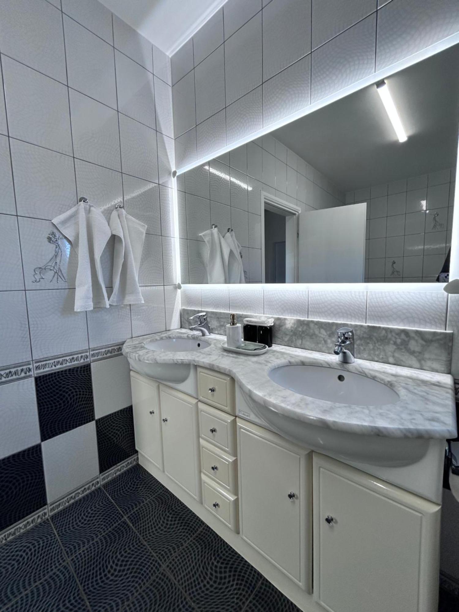 Astarea - Luxe Penthouse In Nature - Jacuzzi - Free Private Parking - Terrace & Balcony - Peace Zagreb Exterior photo